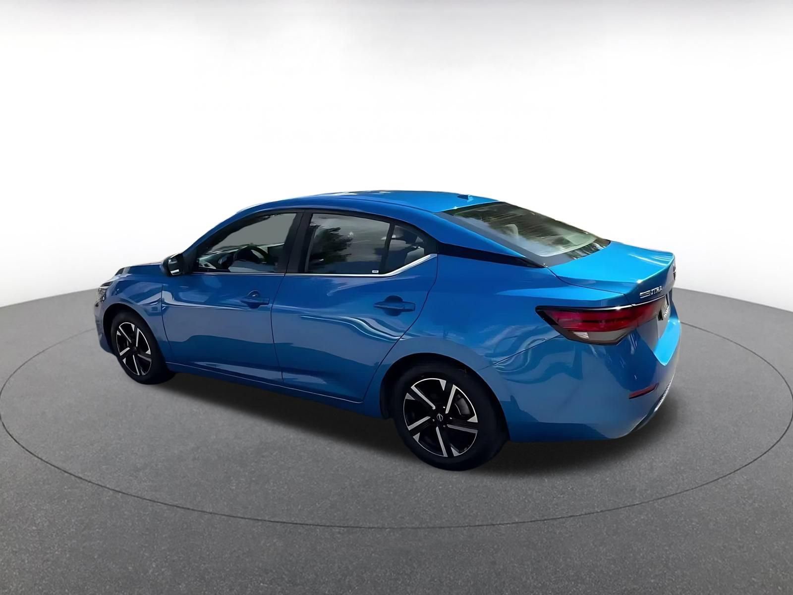 Used 2025 Nissan Sentra SV FWD image 9