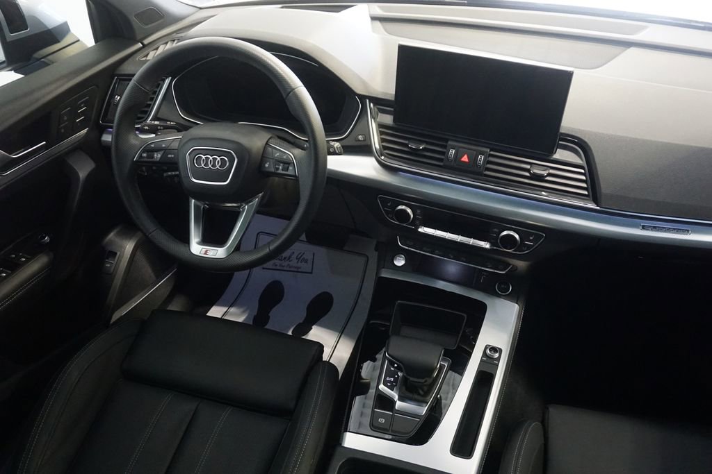 Used 2024 Audi Q5 2.0T Prestige w/ Prestige Package image 33