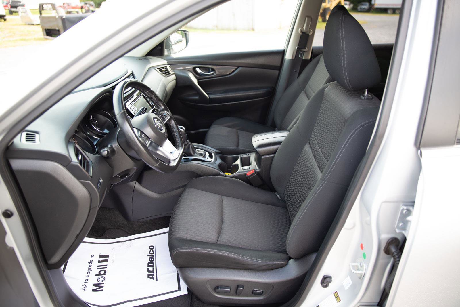 Used 2019 Nissan Rogue SV w/ Premium Package image 21