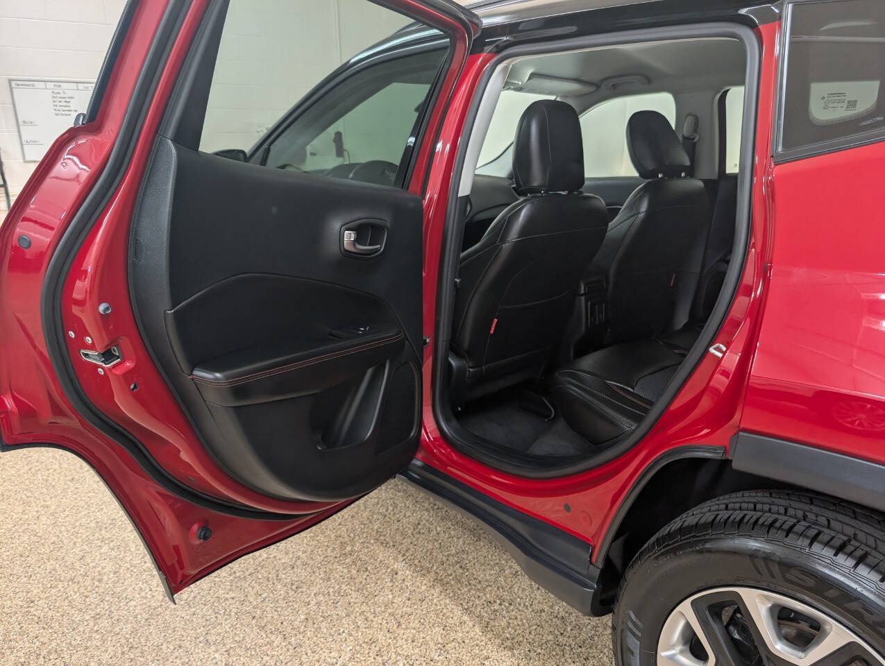 Used 2018 Jeep Compass Trailhawk w/ Safety & Security Group AWD/4WD image 14