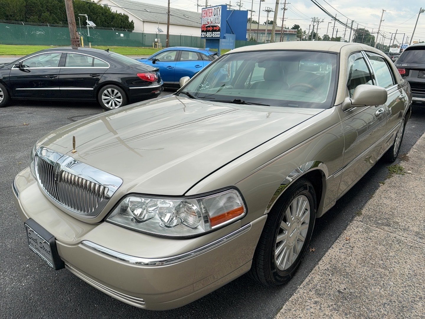 Used 2004 Lincoln Town Car Ultimate RWD image 5