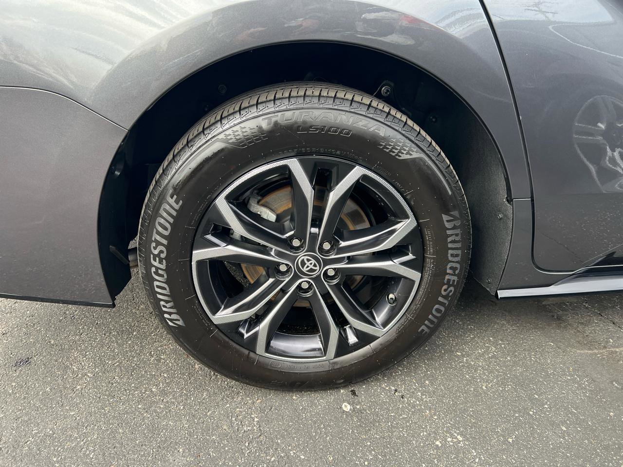 Used 2025 Toyota Sienna Platinum image 36