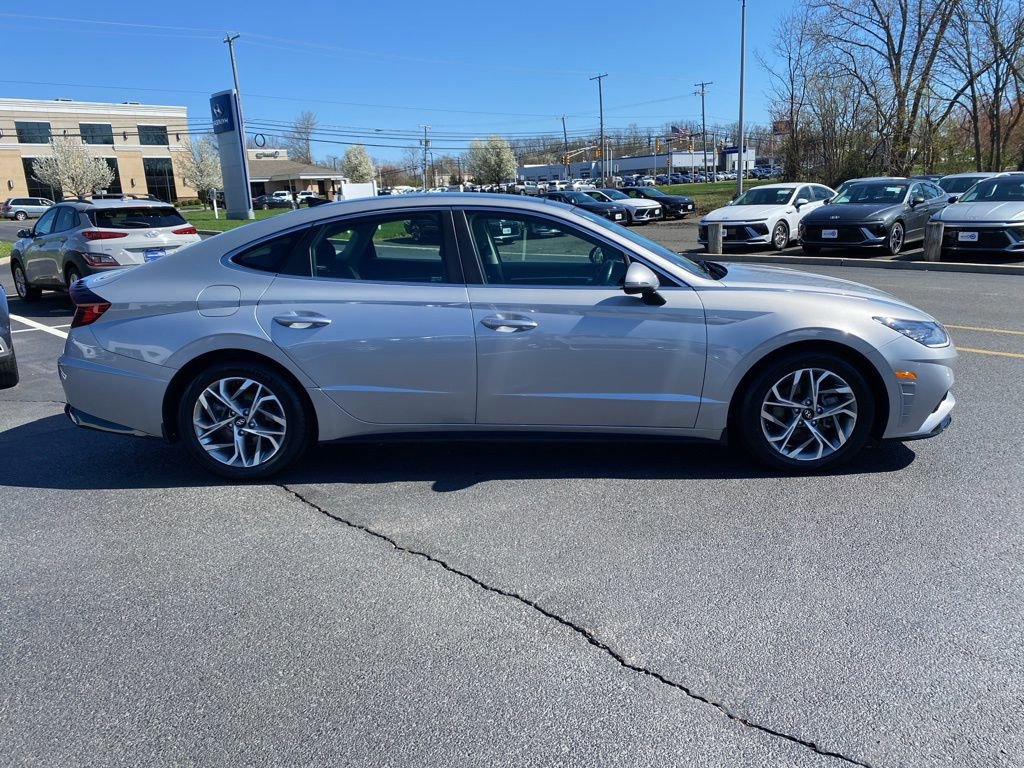 Certified 2023 Hyundai Sonata SEL w/ Convenience Package FWD image 2