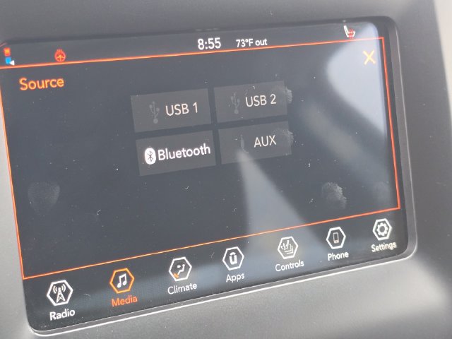 Used 2020 Jeep Cherokee Latitude w/ Cold Weather Group FWD image 9