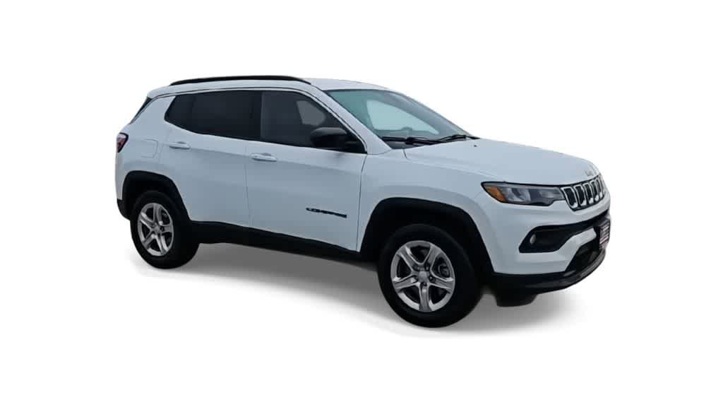 Used 2024 Jeep Compass Latitude AWD/4WD image 2