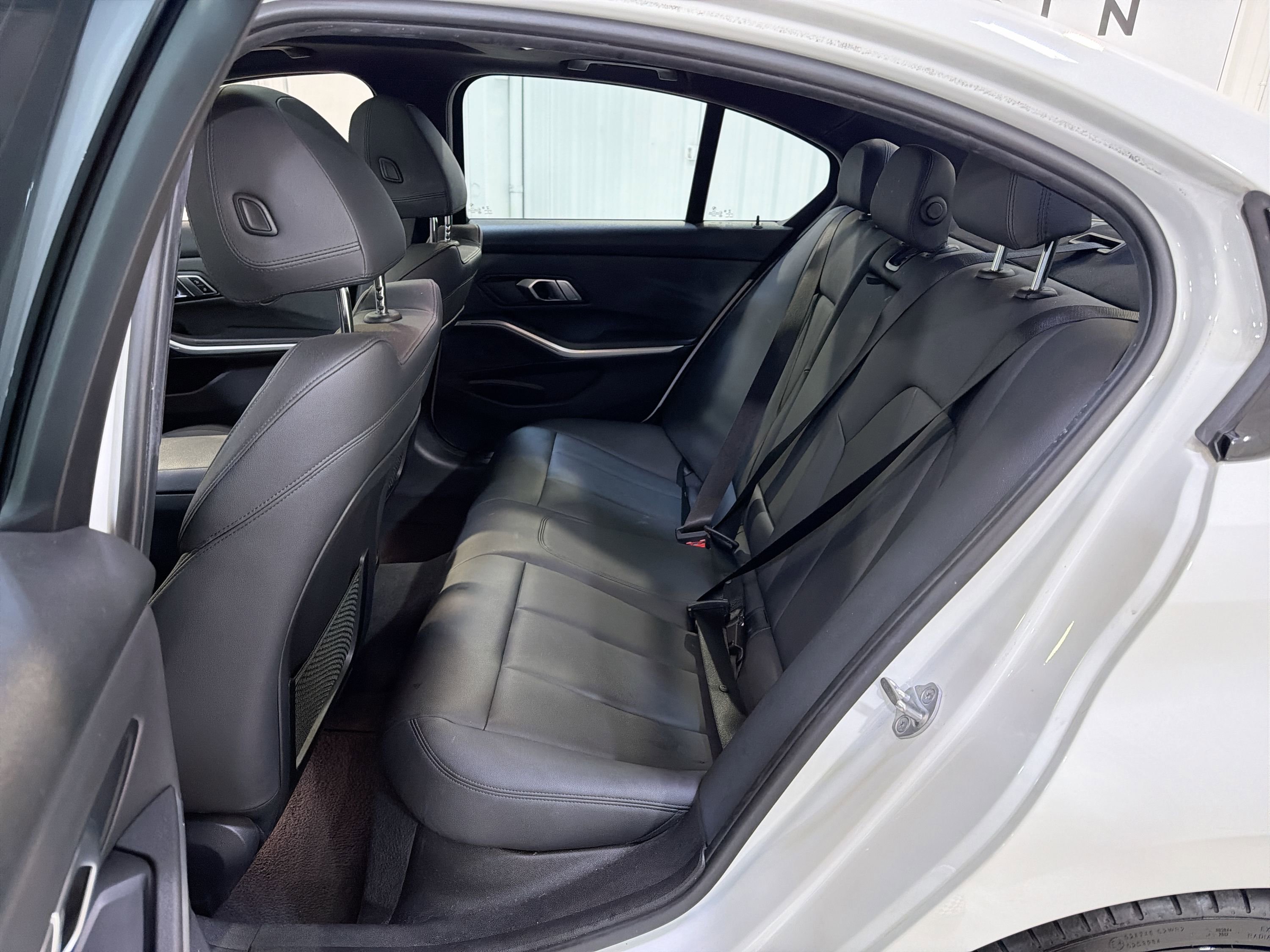 Used 2020 BMW 330i Sedan w/ M Sport Package RWD image 24