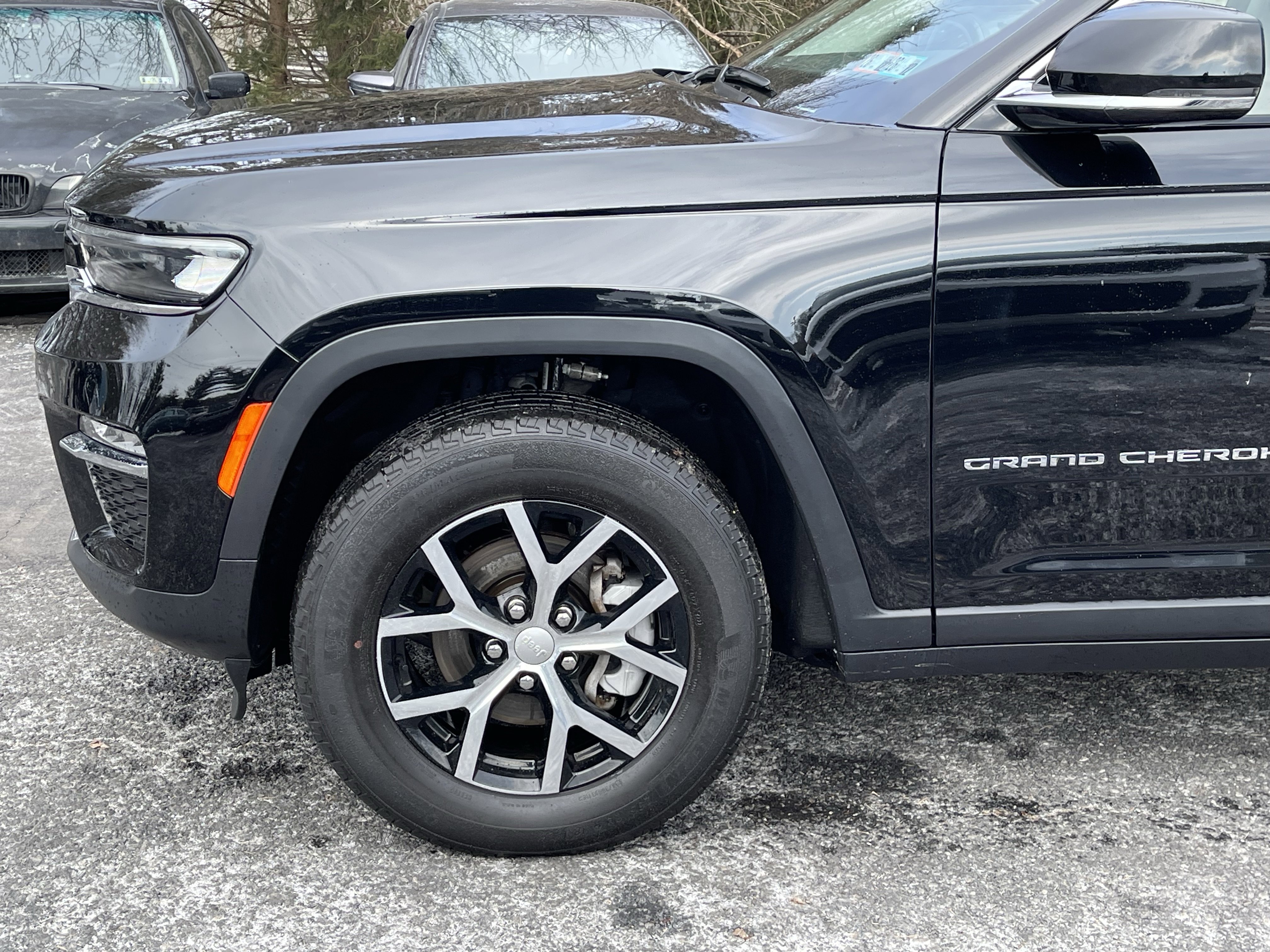 Used 2023 Jeep Grand Cherokee Limited image 4