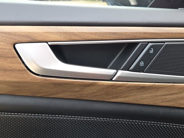 Used 2024 Volkswagen Atlas SE w/ Black Wheel Package image 18