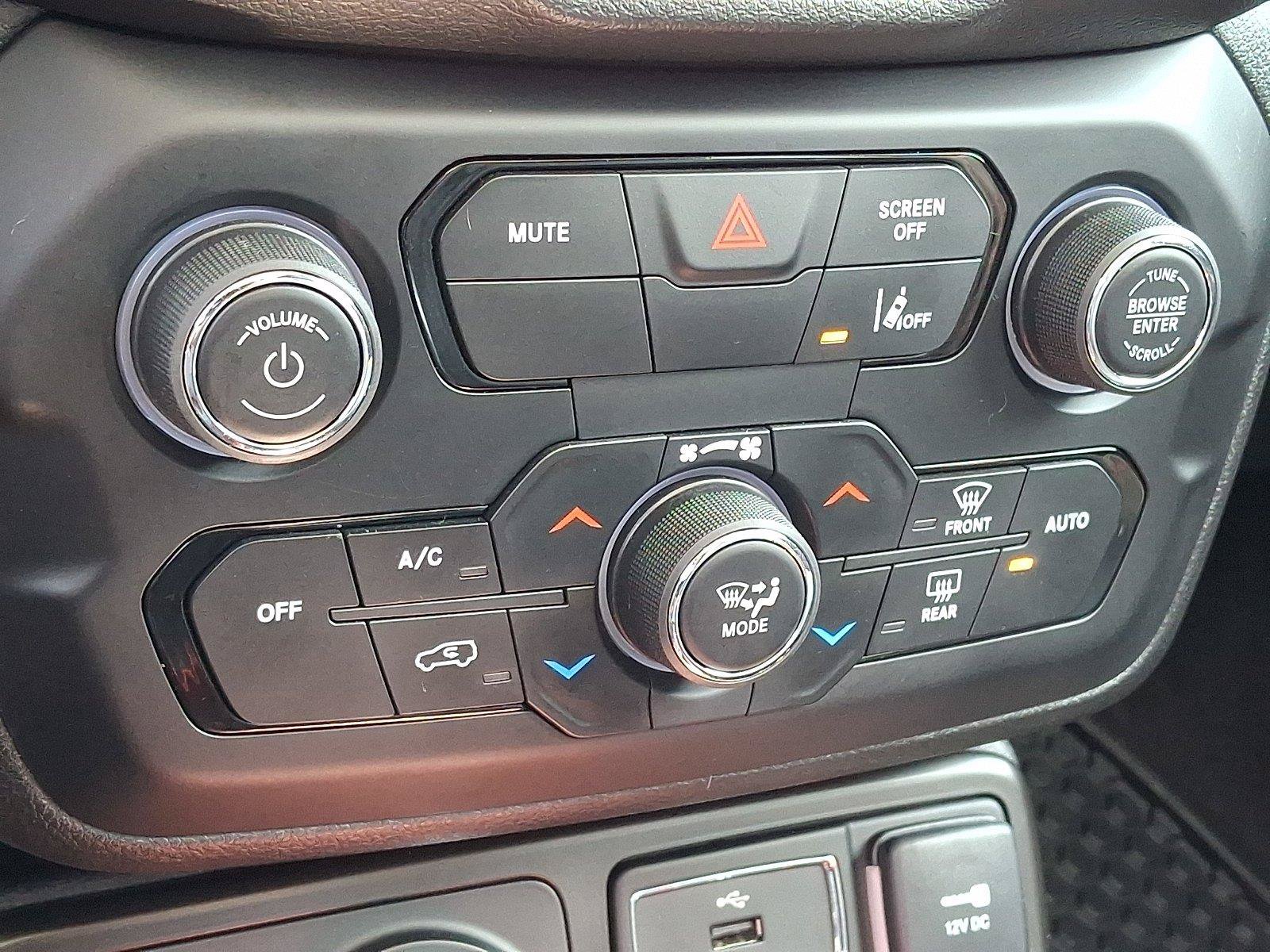 Certified 2022 Jeep Renegade Trailhawk w/ Sun/Sound Group AWD/4WD image 18
