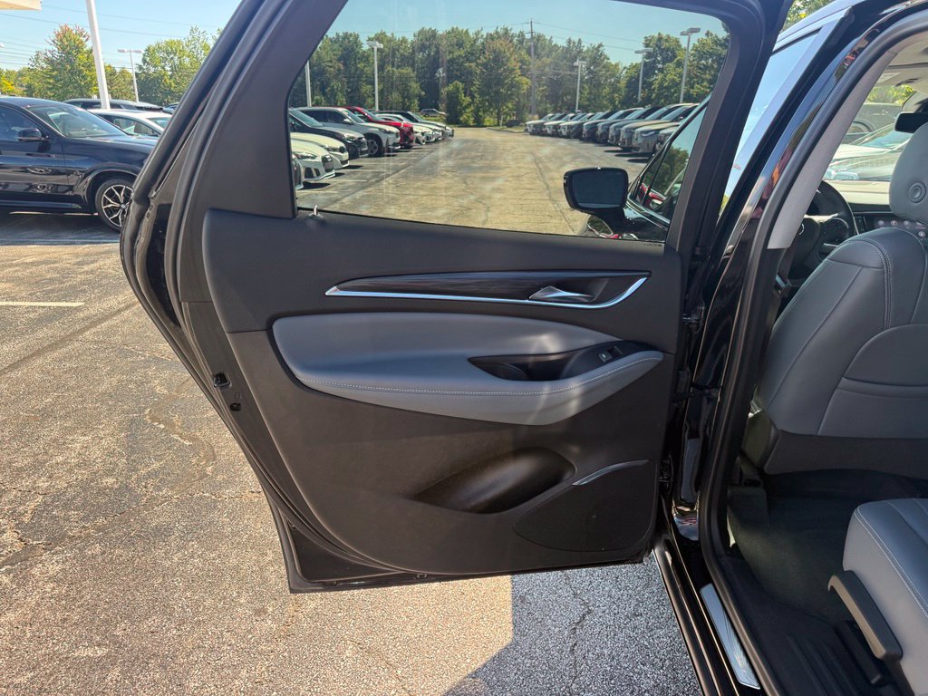 Used 2021 Buick Enclave Essence w/ Sound and Sites Package AWD/4WD image 16