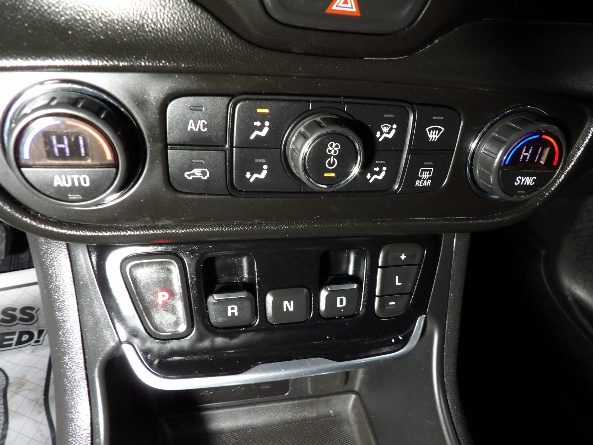 Used 2021 GMC Terrain SLE w/ Driver Convenience Package FWD image 16