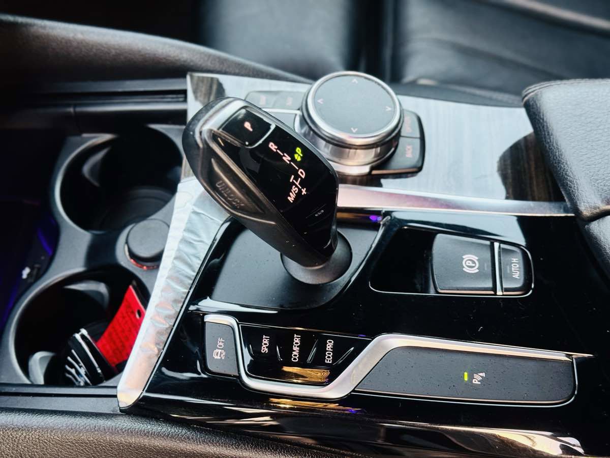 Used 2018 BMW 530i w/ Premium Package image 26