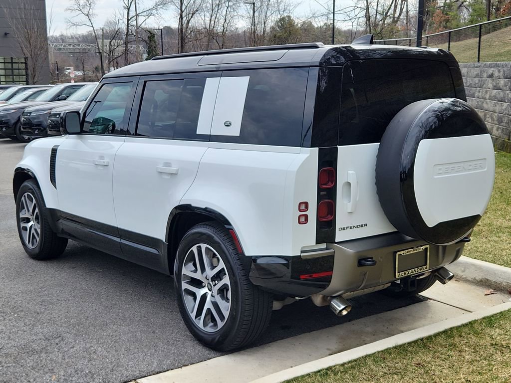 Used 2024 Land Rover Defender 110 X-Dynamic SE image 12