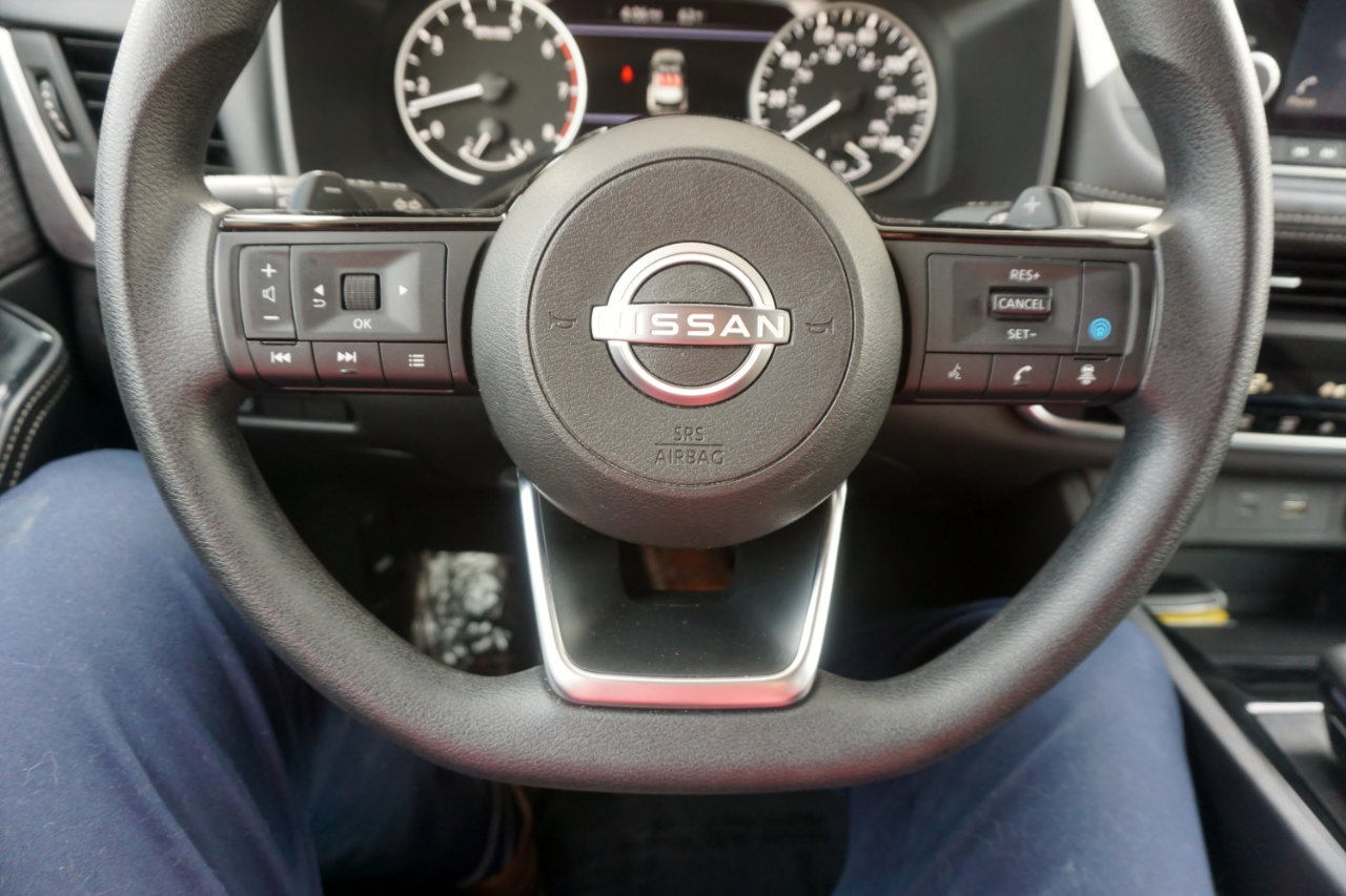 Used 2023 Nissan Rogue SV image 17