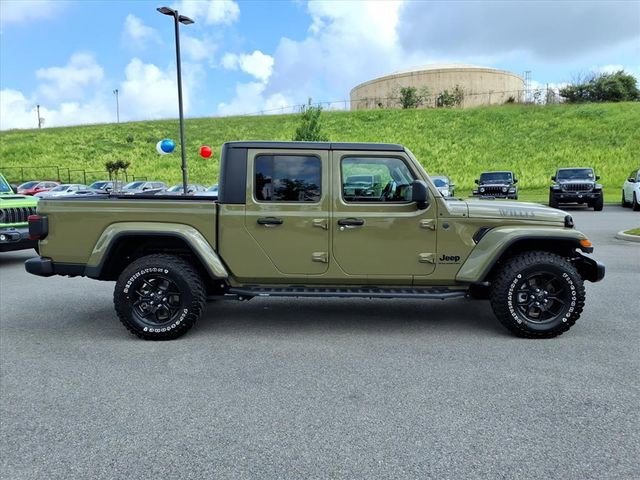 Used 2025 Jeep Gladiator Sport AWD/4WD image 3
