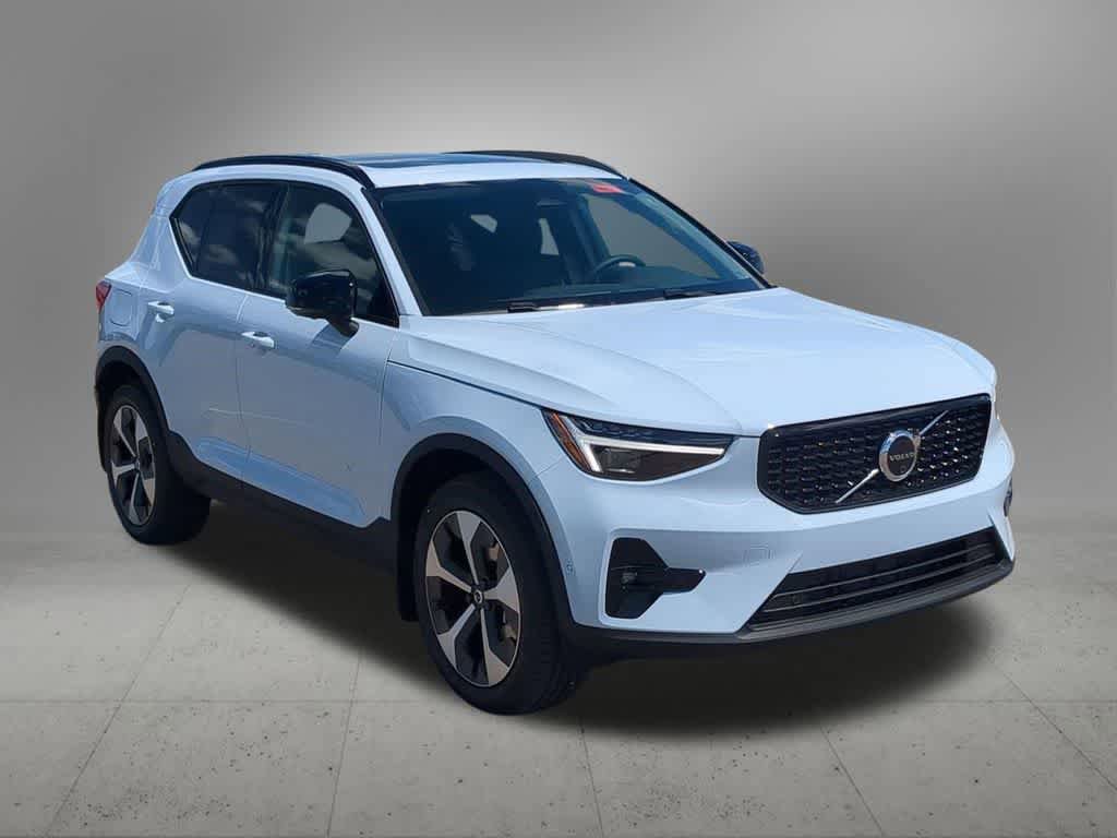 New 2026 Volvo XC40 B5 Plus w/ Protection Package Premier AWD/4WD image 8