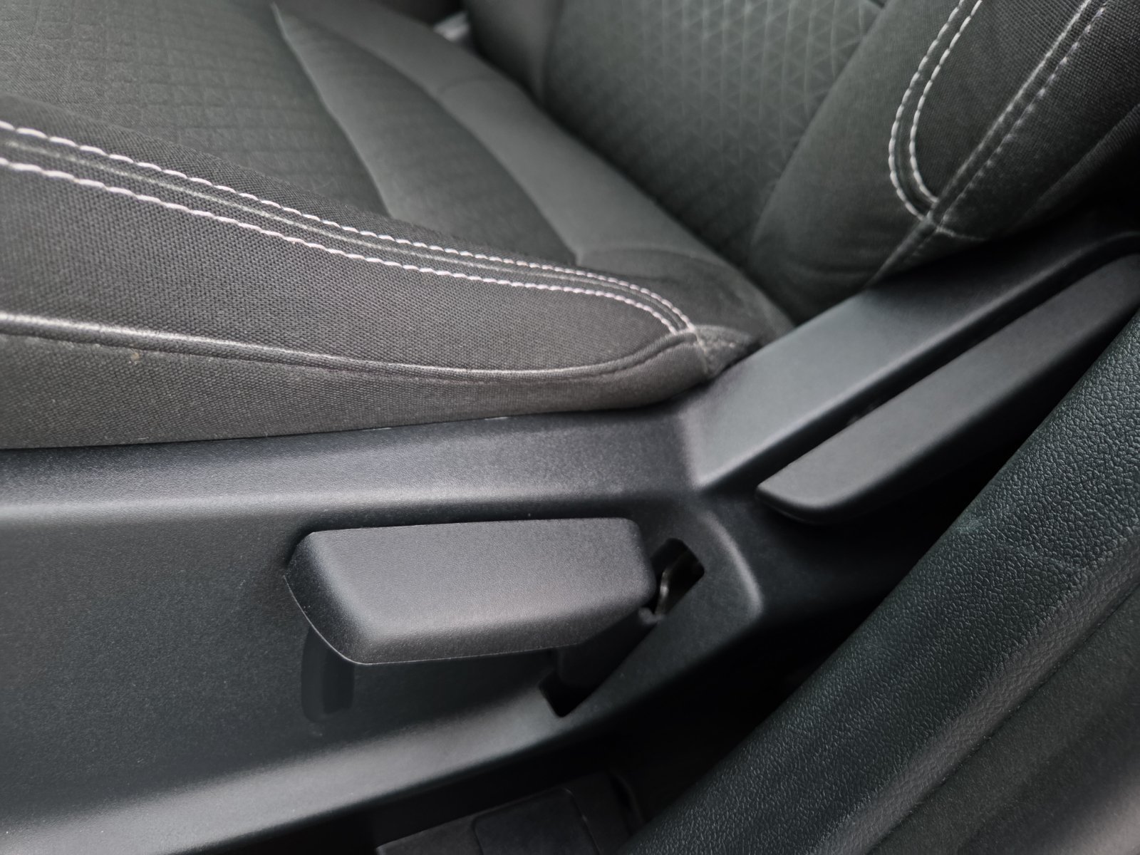 Used 2025 Ford Escape Active FWD image 15