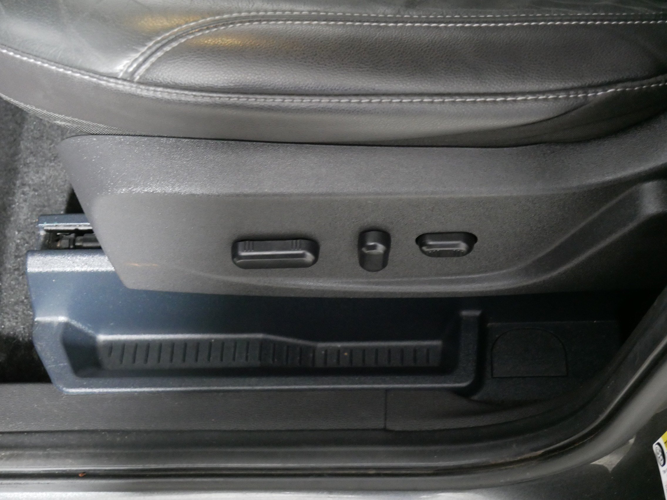 Used 2016 Ford Escape Titanium FWD image 20