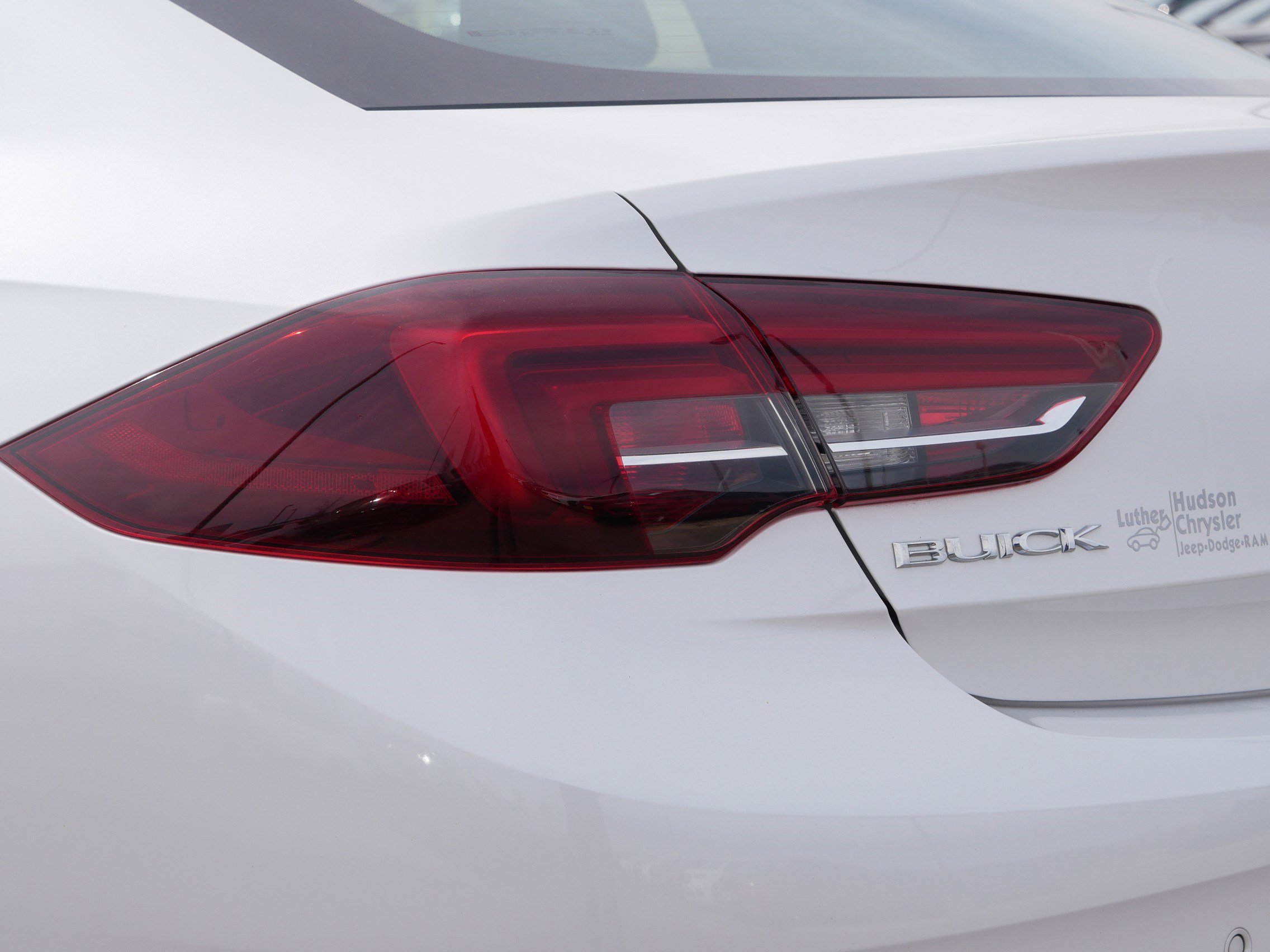 Used 2018 Buick Regal Essence w/ Driver Confidence Package #1 image 17