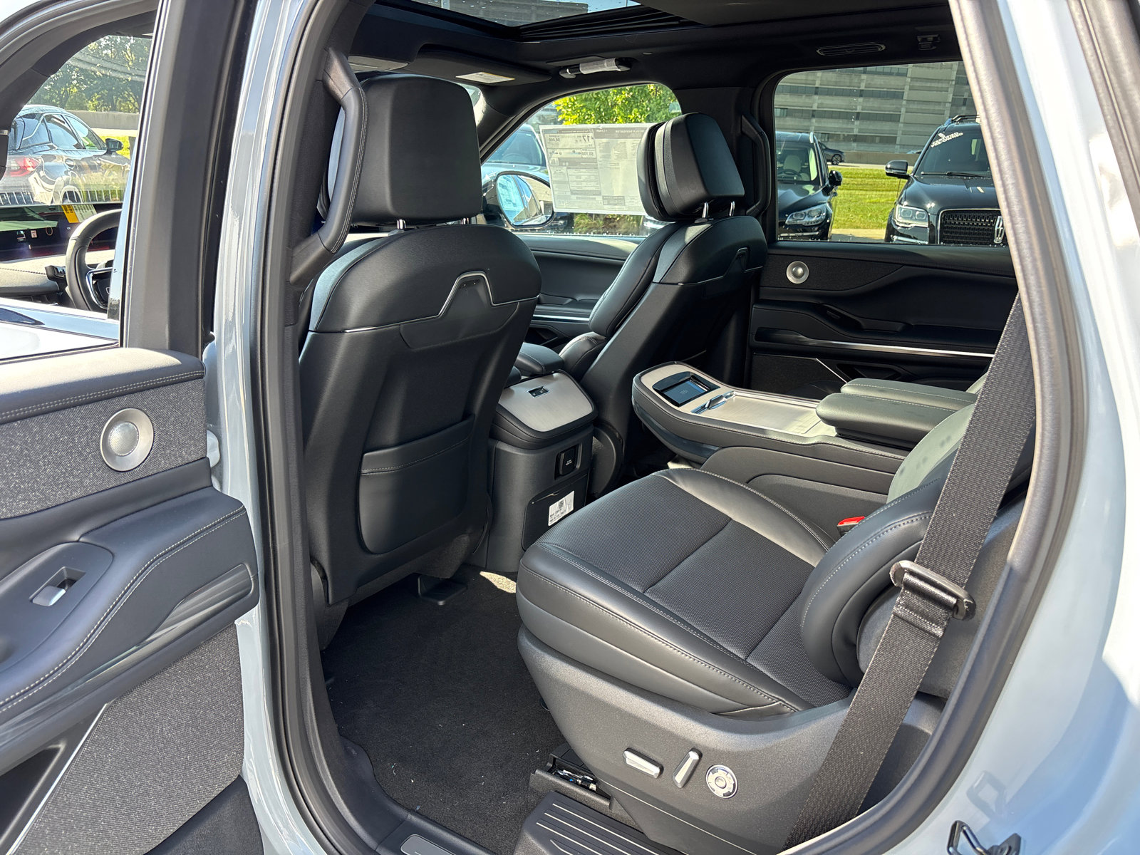New 2025 Lincoln Navigator Reserve w/ Jet Appearance Package image 28