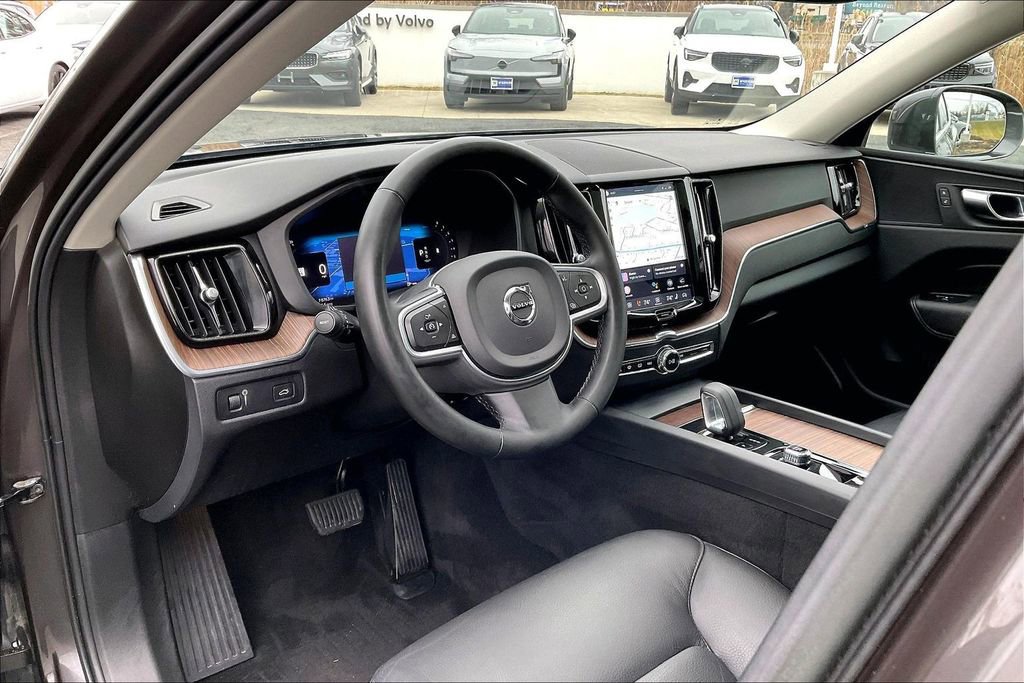 Used 2022 Volvo XC60 B5 Momentum w/ Climate Package image 17