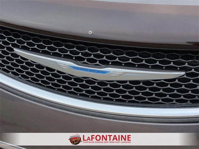 Used 2017 Chrysler Pacifica Touring-L w/ Tire & Wheel Group image 9