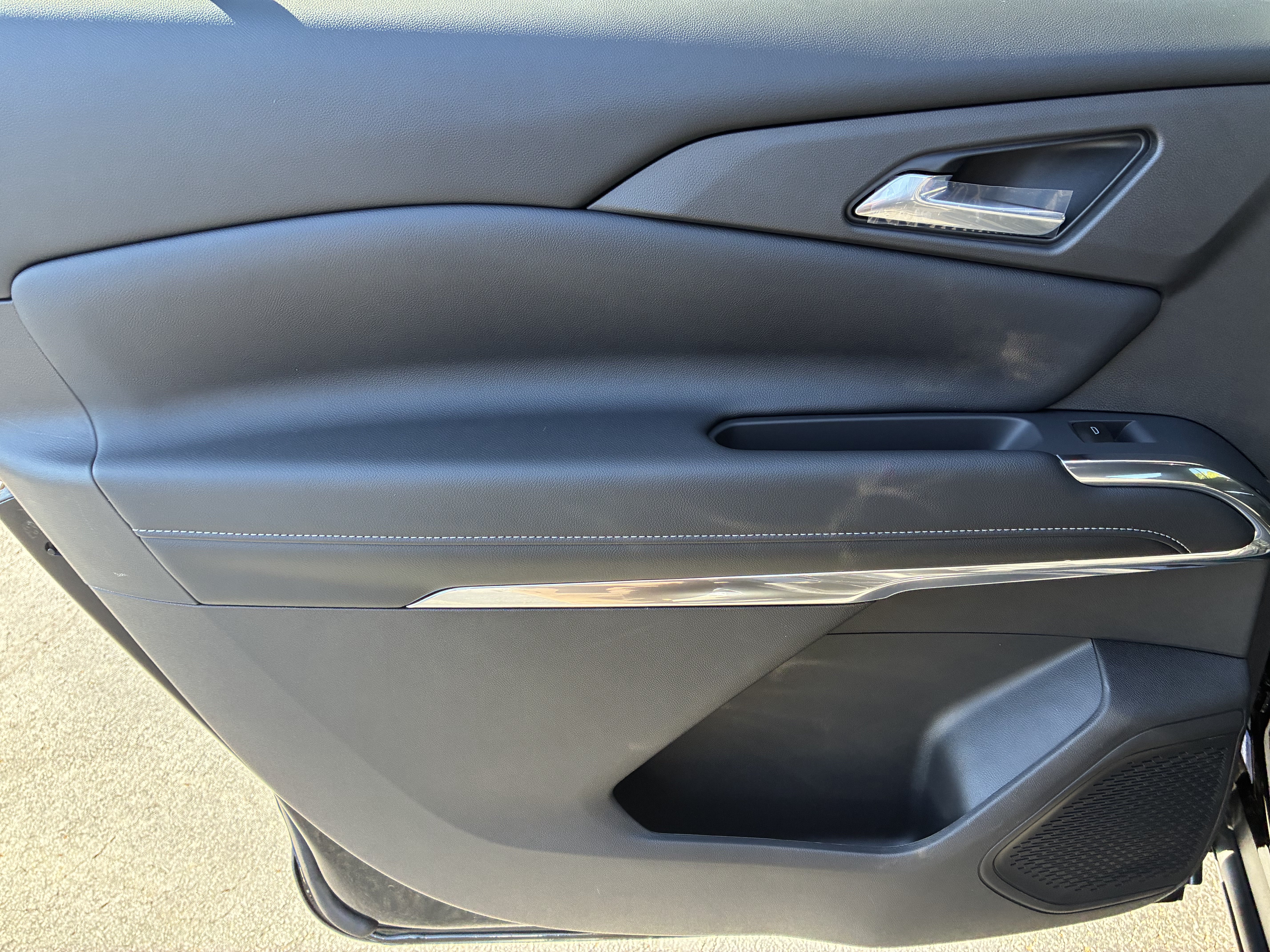 New 2027 Chevrolet Traverse LT FWD image 16