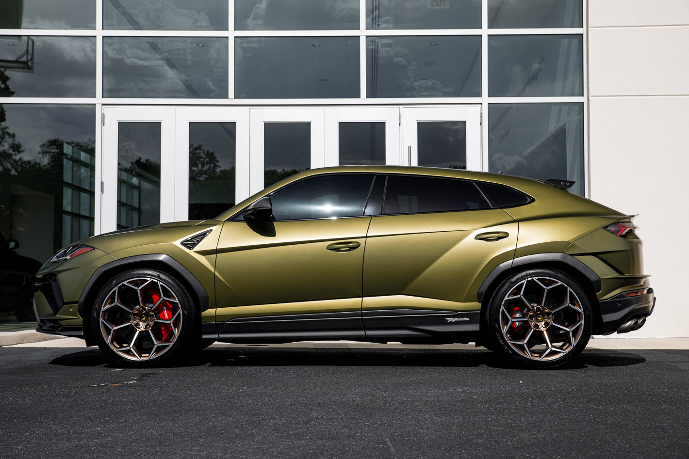 Used 2024 Lamborghini Urus Performante AWD/4WD image 14