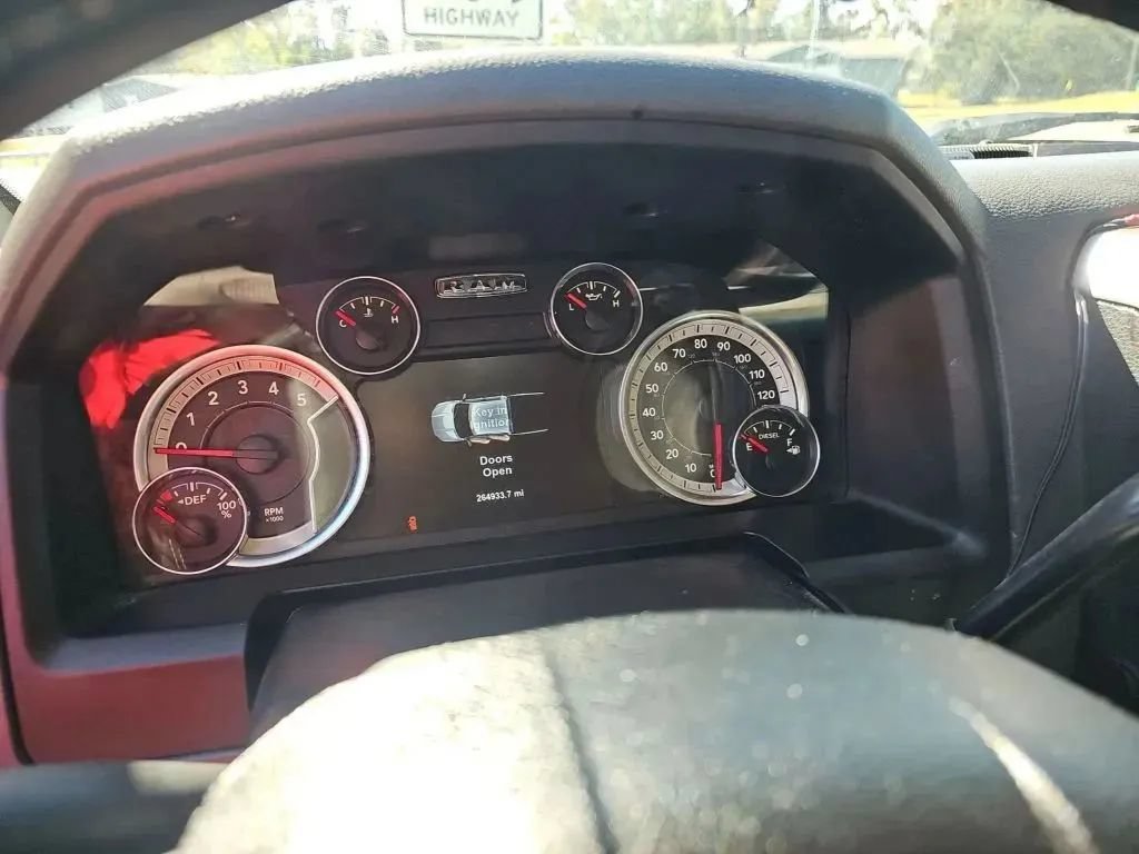 Used 2018 RAM 3500 SLT w/ Luxury Group AWD/4WD image 9