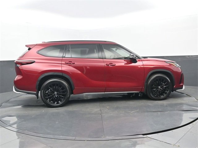 Used 2024 Toyota Highlander XSE image 2