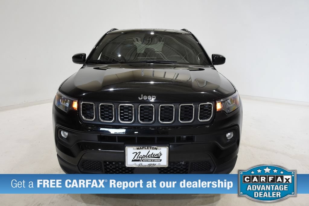 Used 2025 Jeep Compass Latitude w/ Sun & Sound Group AWD/4WD image 2