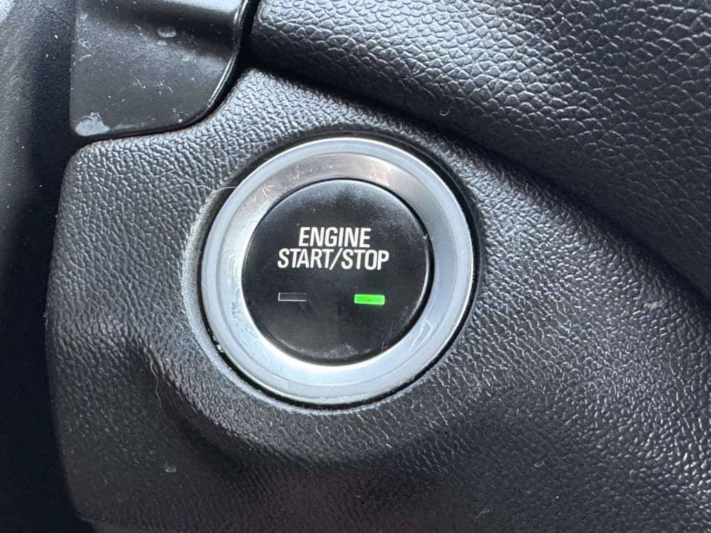 Used 2020 Chevrolet Equinox LT w/ Driver Convenience Package FWD image 10