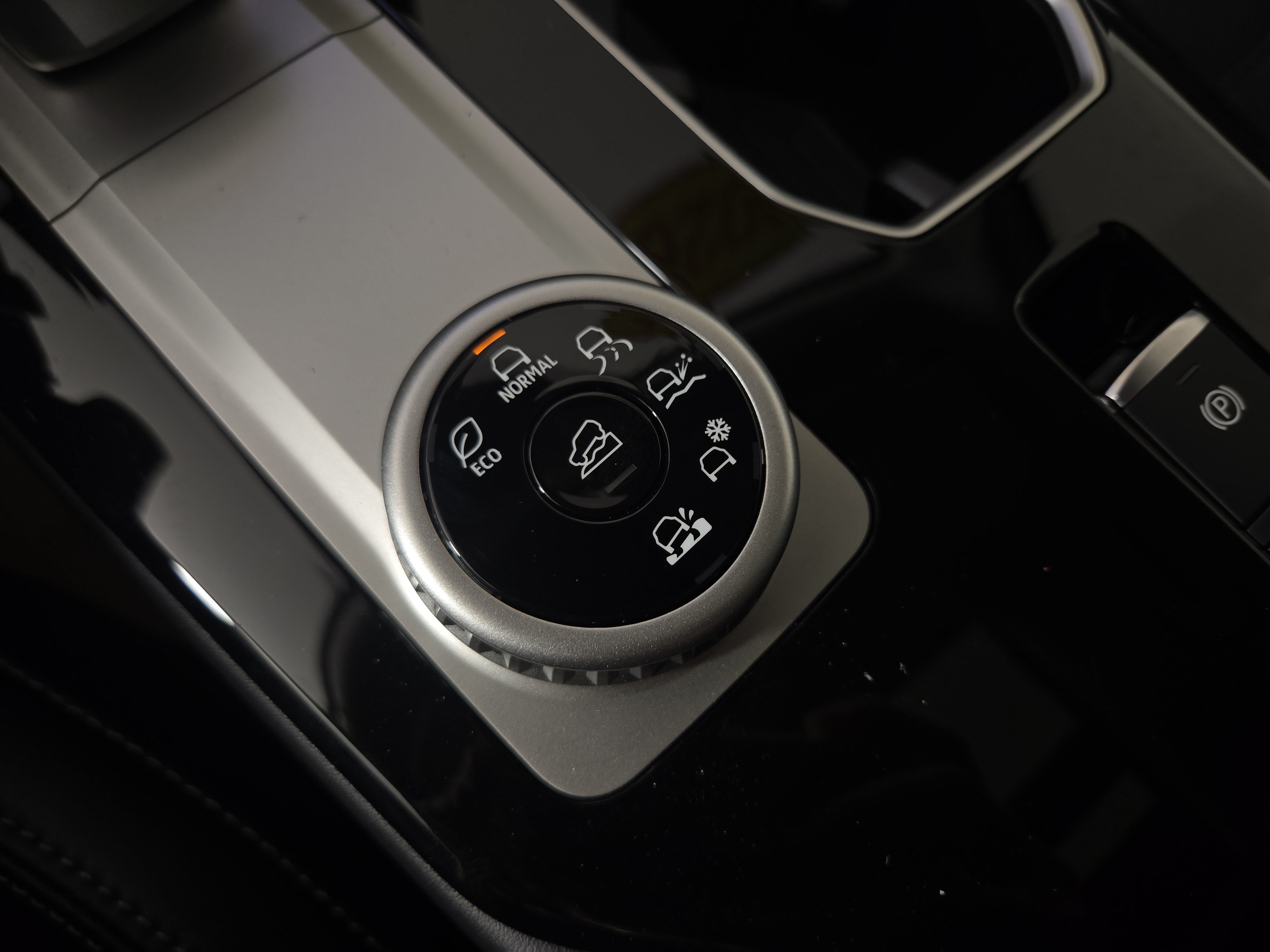 New 2026 Mitsubishi Outlander AWD image 29