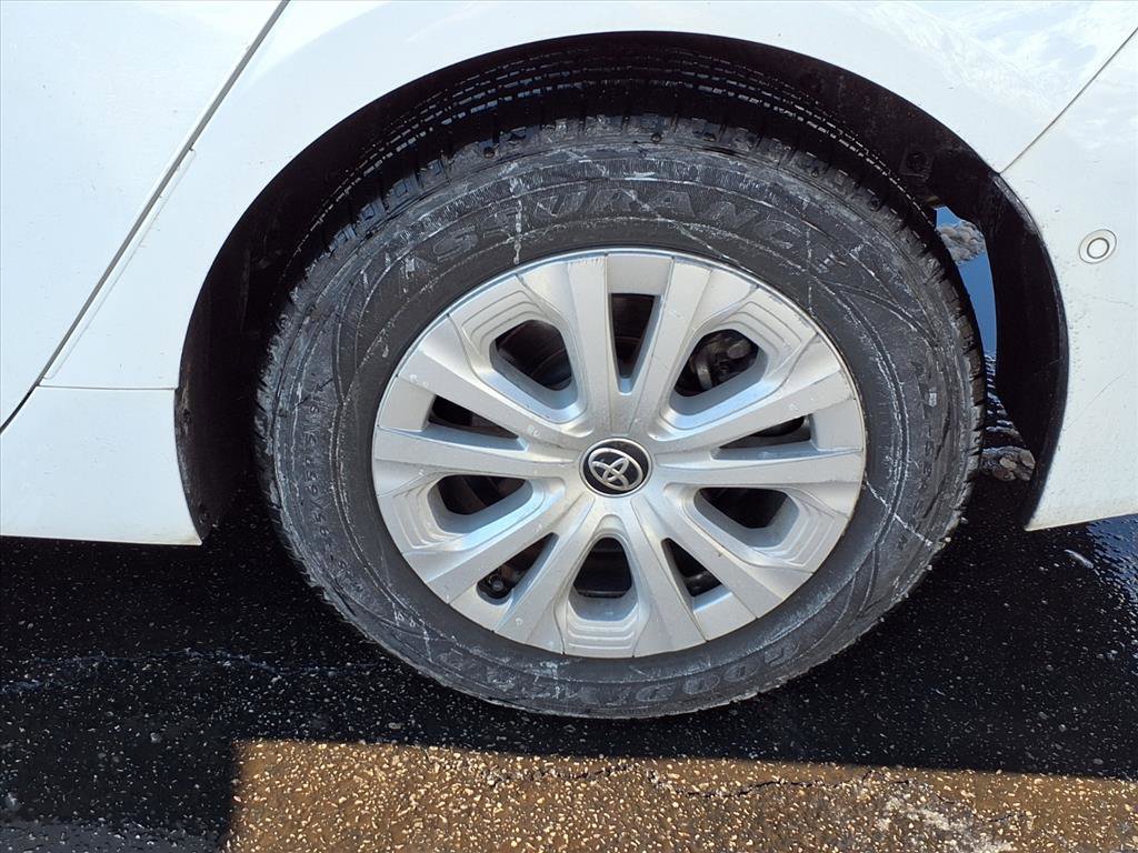 Used 2021 Toyota Prius LE image 22