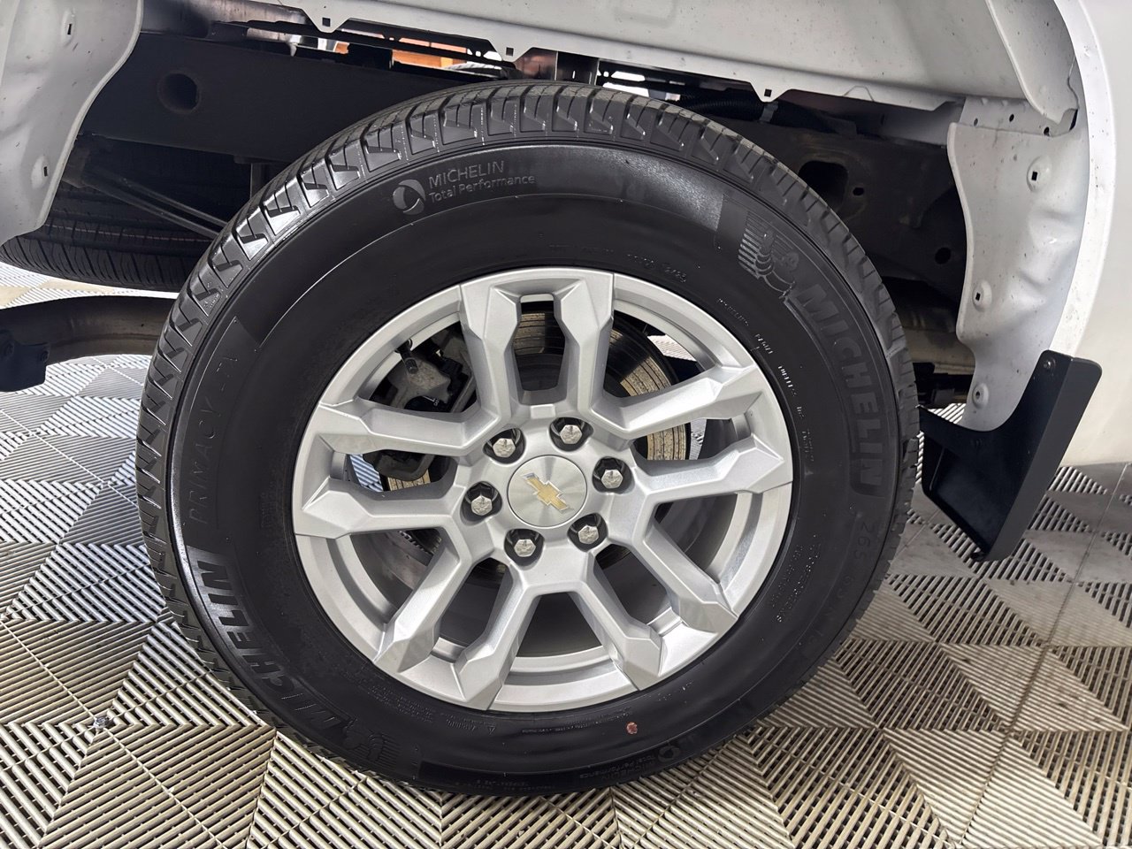 Used 2024 Chevrolet Silverado 1500 LT AWD/4WD image 31