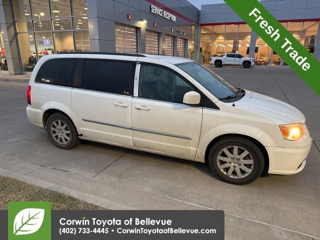 Used 2013 Chrysler Town & Country Touring image 2