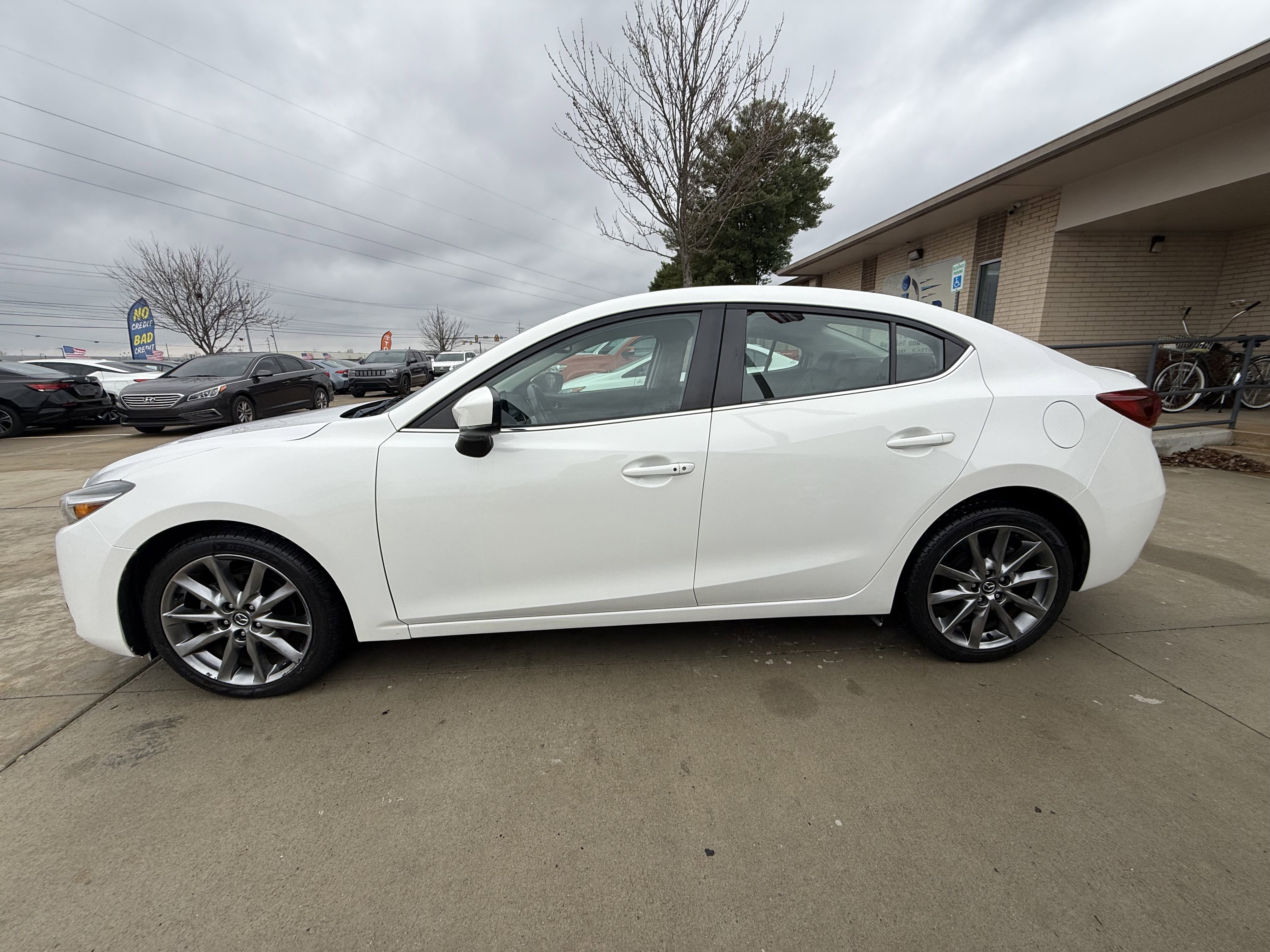 Used 2018 MAZDA MAZDA3 Grand Touring w/ Premium Equipment Package image 4