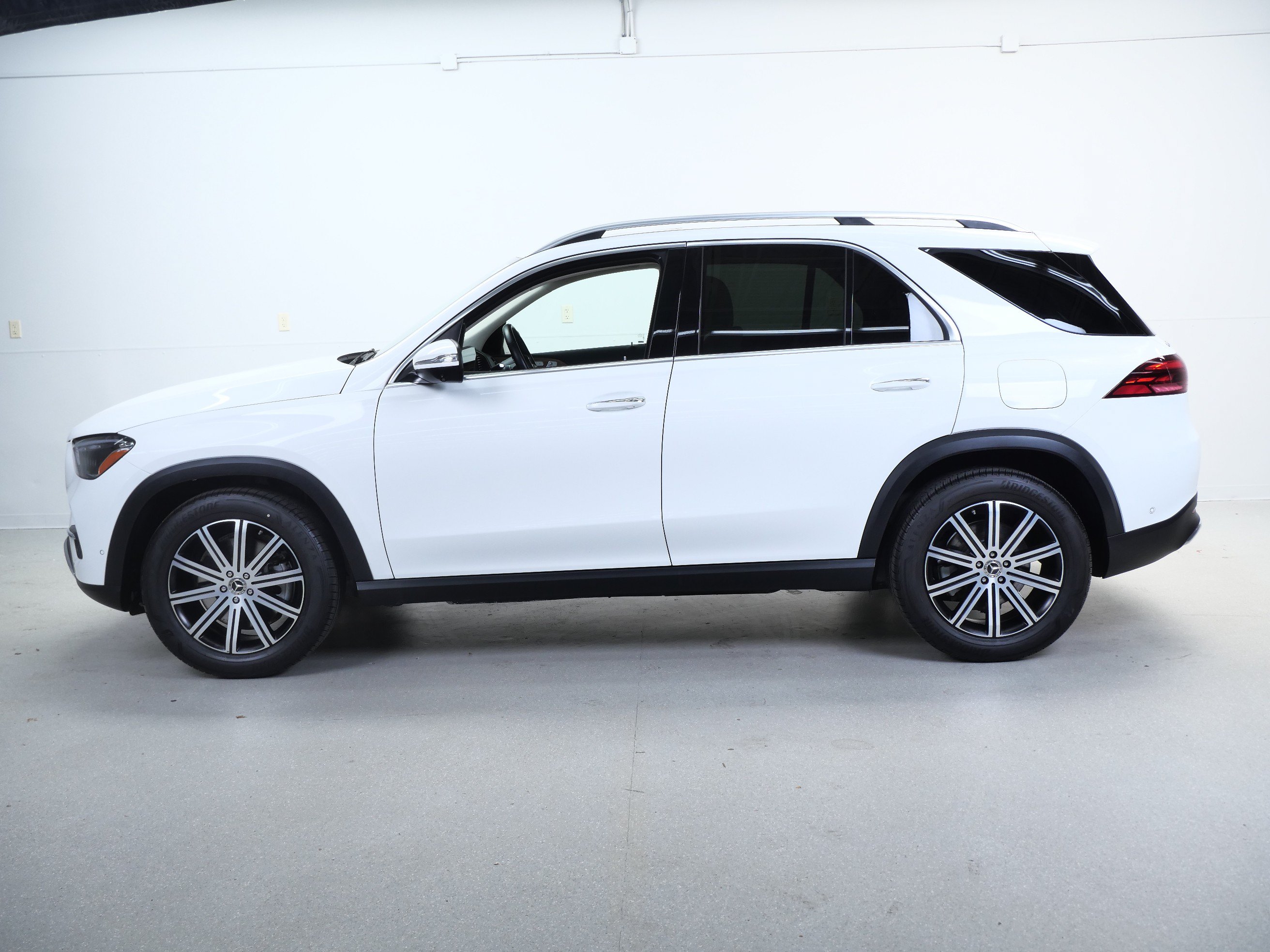Certified 2025 Mercedes-Benz GLE 450e 4MATIC w/ Driver Assistance Package image 10