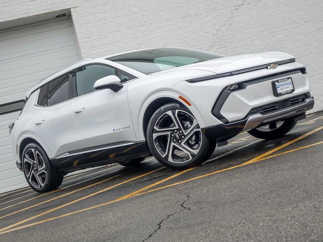 New 2026 Chevrolet Equinox EV LT image 3