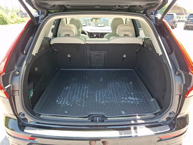 Used 2024 Volvo XC60 B5 Ultimate w/ Protection Package Premier AWD/4WD image 33