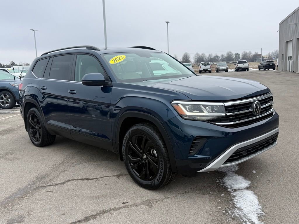 Used 2023 Volkswagen Atlas SE image 2