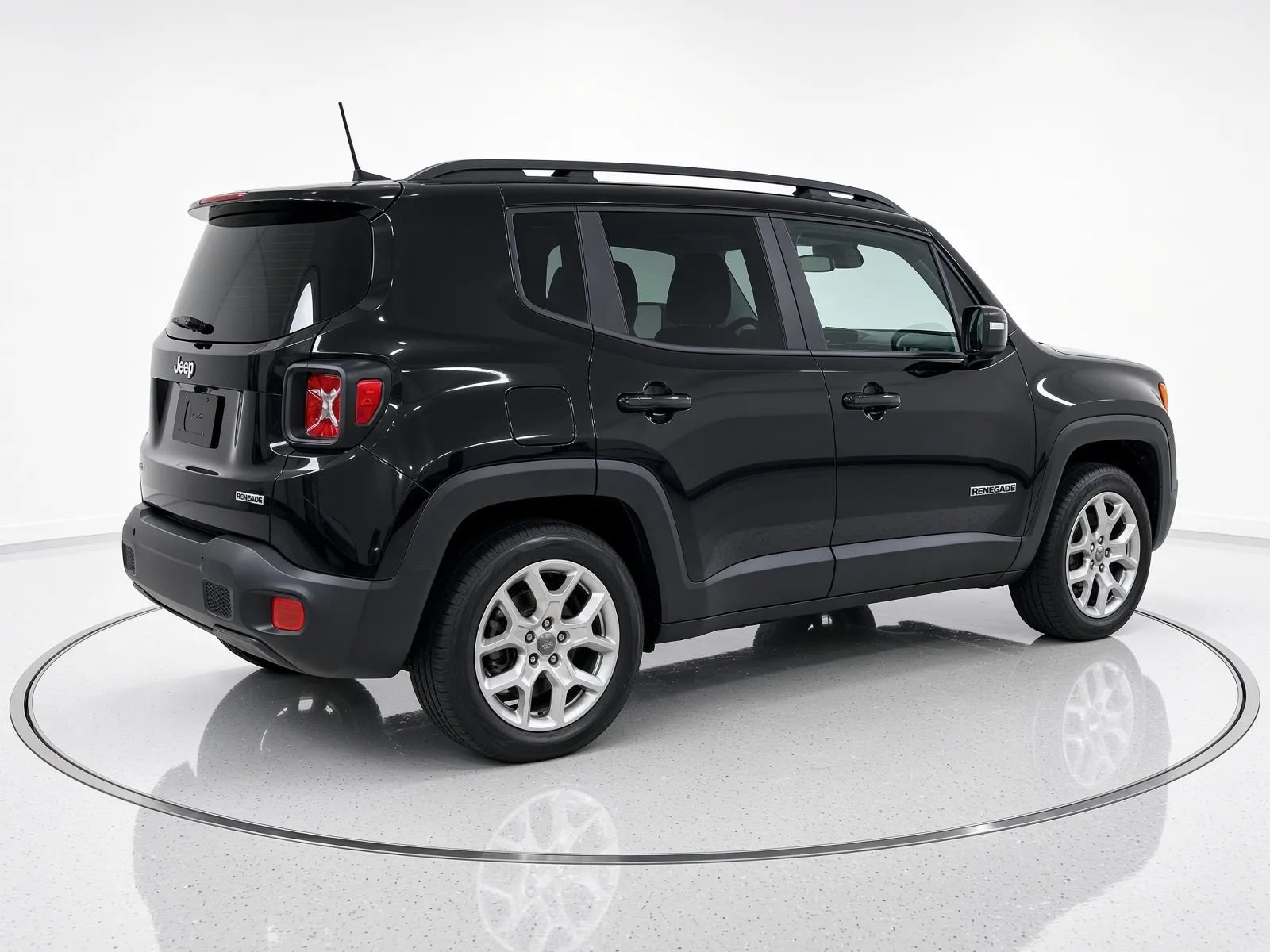 Used 2018 Jeep Renegade Latitude AWD/4WD image 4