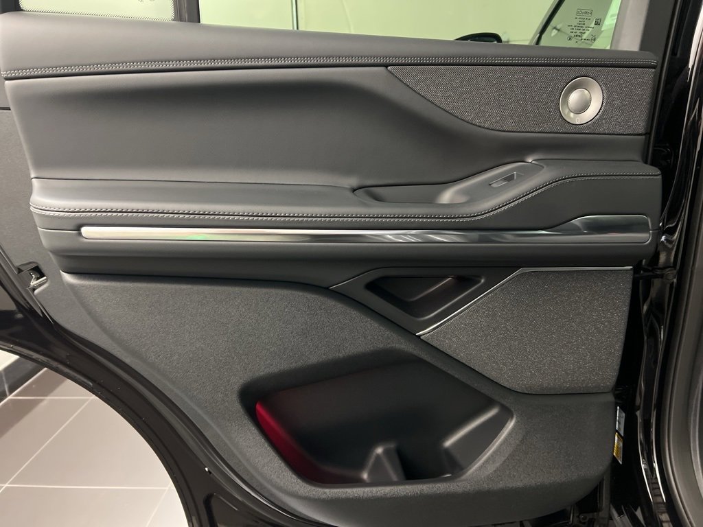 Used 2025 Lincoln Navigator Reserve w/ Jet Appearance Package image 37