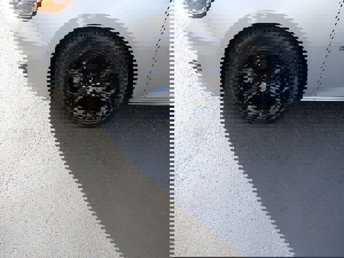 Used 2022 Chevrolet Malibu LT image 38