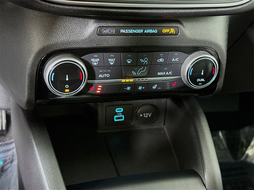 Used 2022 Ford Escape Titanium w/ Class II Trailer Tow Package image 8