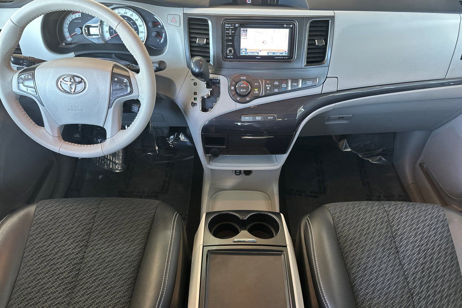 Used 2014 Toyota Sienna SE FWD image 15