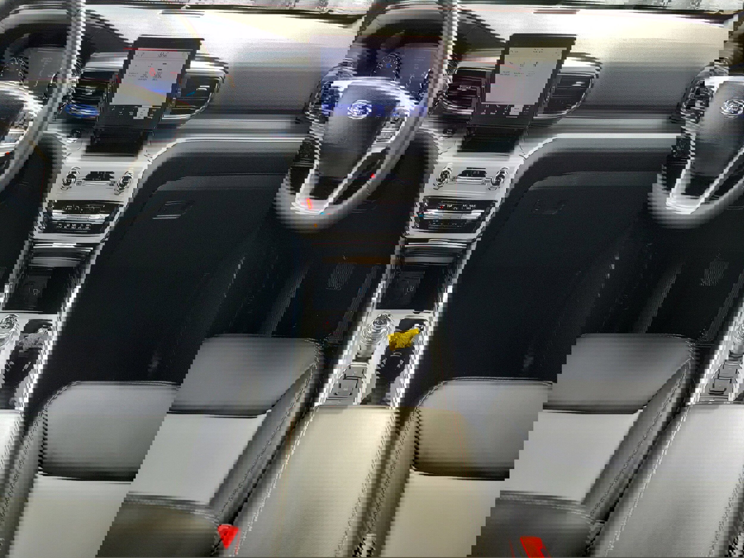 Used 2023 Ford Explorer XLT w/ Equipment Group 202A image 16