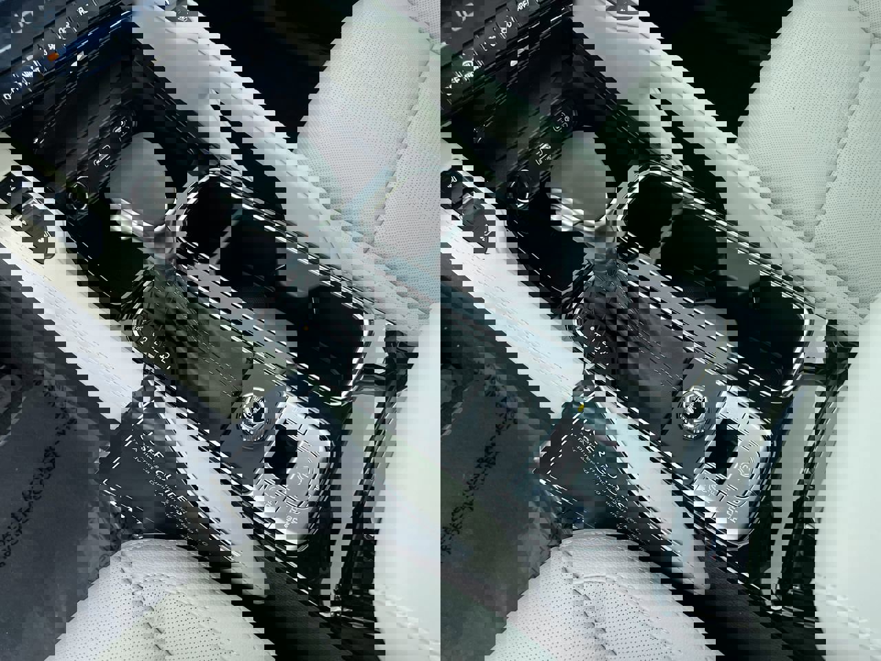 Used 2025 Kia Telluride EX w/ EX Captain's Chair Package image 23