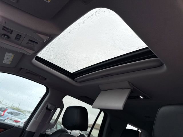 Used 2016 Cadillac Escalade Luxury AWD/4WD image 19