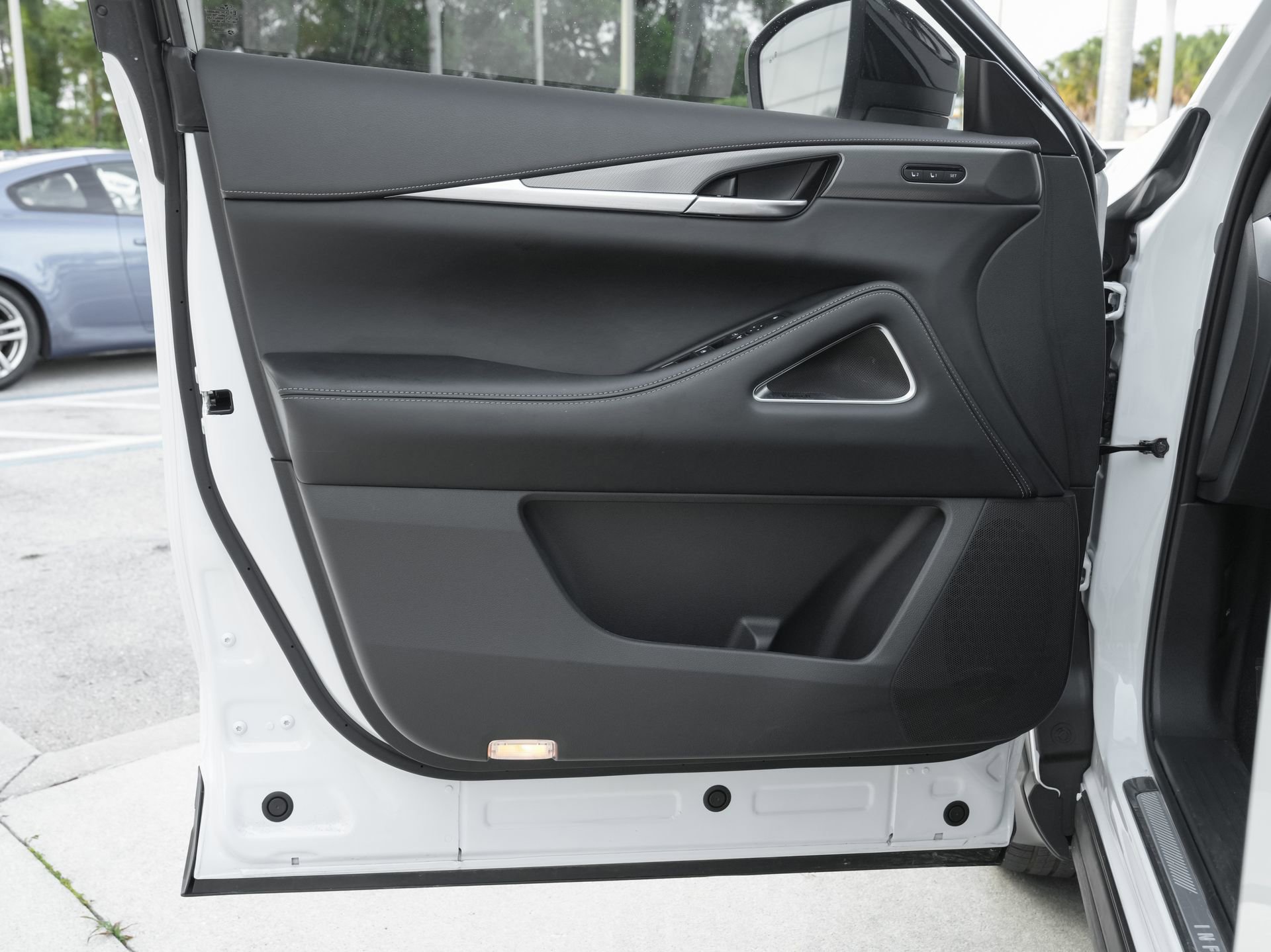 Certified 2026 INFINITI QX60 Luxe w/ Cargo Package FWD image 30